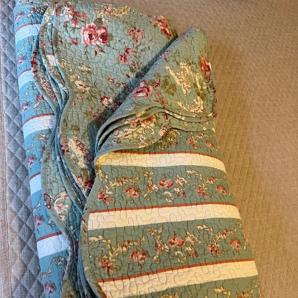 Reversible King Quilt Like New: Light Teal Floral & Stripe Reversible Quilt